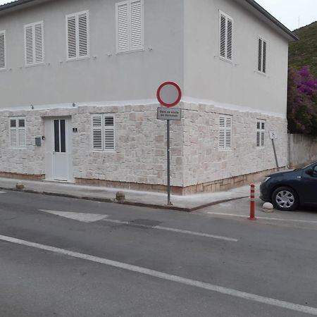 Studio Apartments Ana & Mia Βις Εξωτερικό φωτογραφία
