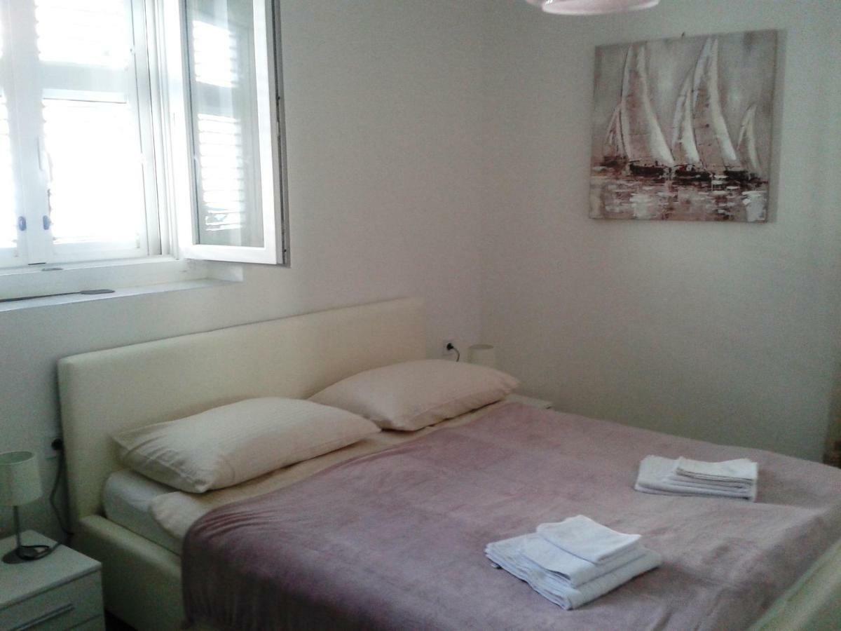 Studio Apartments Ana & Mia Βις Εξωτερικό φωτογραφία