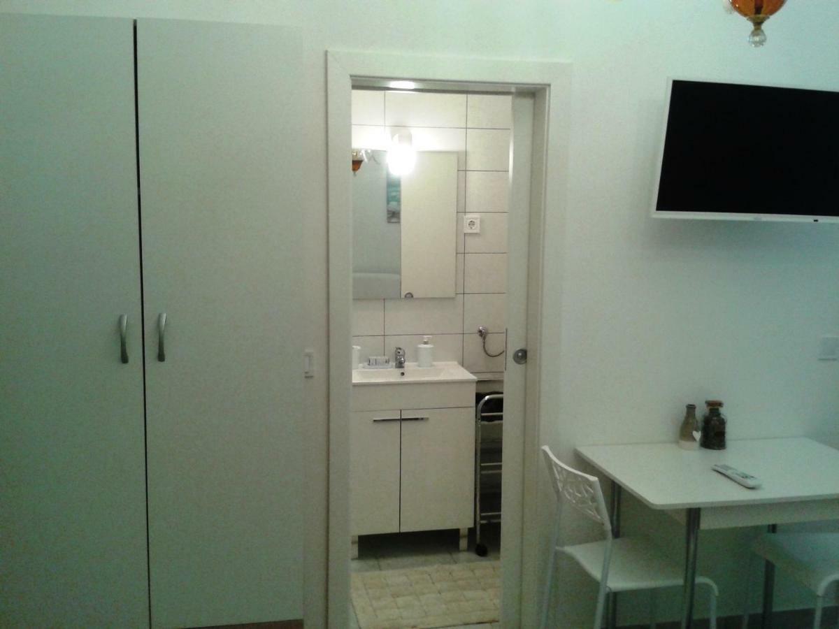 Studio Apartments Ana & Mia Βις Εξωτερικό φωτογραφία
