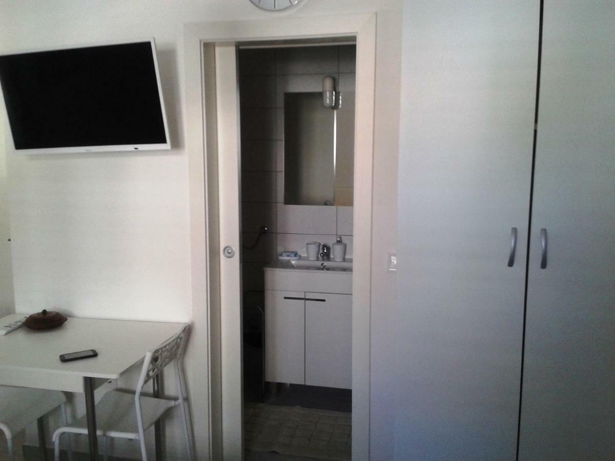 Studio Apartments Ana & Mia Βις Εξωτερικό φωτογραφία